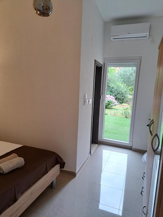 Apartman Polegubic Biograd Na Moru Esterno foto